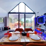 Villa Orange House Private Garden Terrace Hot Tub Mountain Views Konyaalti *