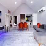 Villa Orange House Private Garden Terrace Hot Tub Mountain Views Konyaalti *